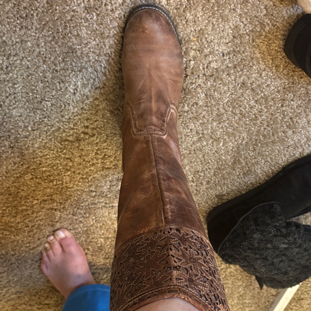 Elegant Brown Leather Winter Boots - Picture 3 of 9
